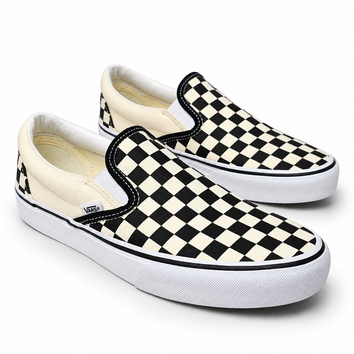 Tênis Vans Classic Slip On Black/White VNB00EYEBWW